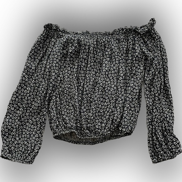 Brandy Melville Off The Shoulder Top - Picture 2 of 2